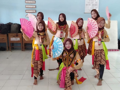 Lomba Tari Di SMP Muhammadiyah 1 Muara Padang